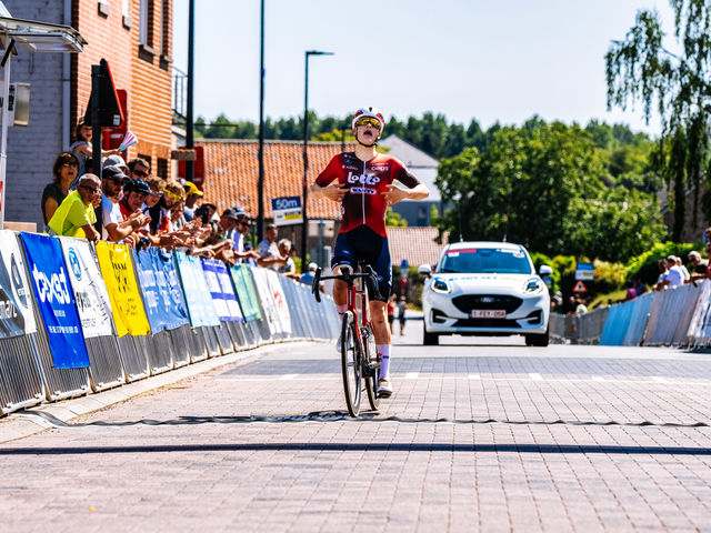 Na opnieuw een solo, Tars Poelvoorde wint openingsrit Ronde van Vlaams-Brabant