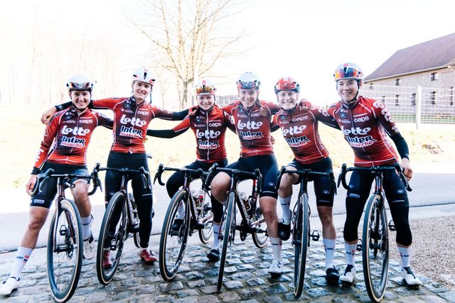 Lotto–Intermarché Ladies met goed gevoel naar Omloop: “Iedereen wil voor elkaar door het vuur gaan.”