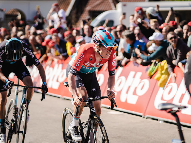 Maxim Van Gils climbs to 8th at Flèche Wallonne