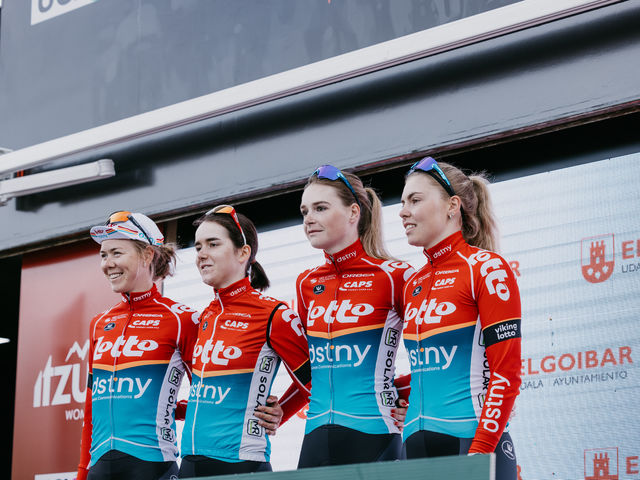 Thalita de Jong achtste in openingsetappe Itzulia