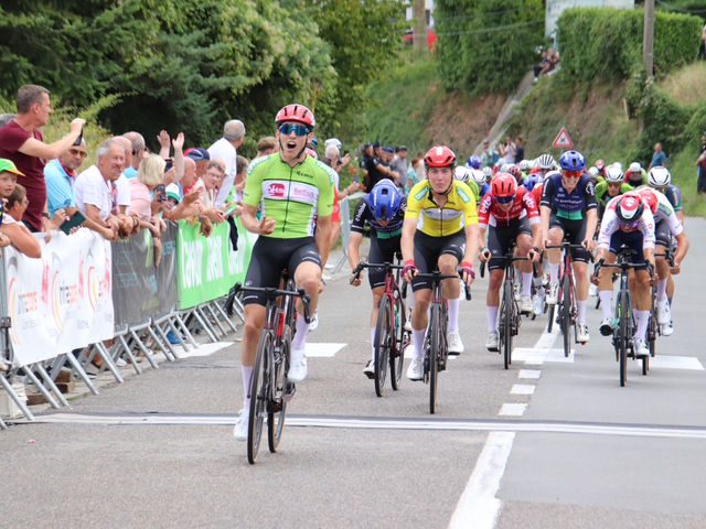 Victor Van de Putte sprints to first victory in second stage of Tour de Namur