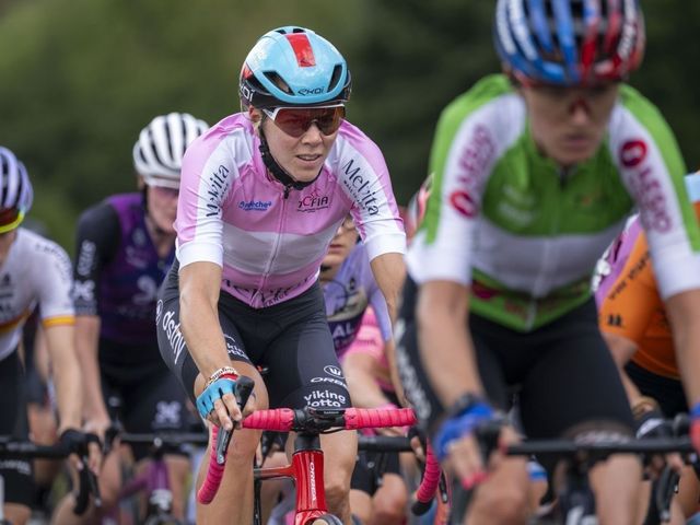 Thalita de Jong wint het eindklassement in de Tour Féminin de l’Ardèche