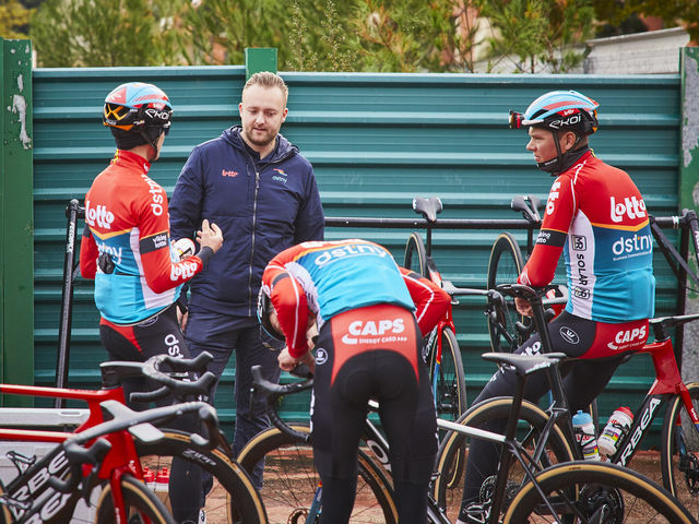 Staff Stories – soigneur Bram De Meulenaere: "Toen ik al die steun voor mijn vader zag, wilde ik soigneur worden"