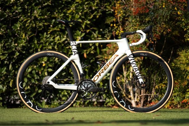 Orbea honors Elia Viviani with a custom Orca Aero as he bids farewell to his career