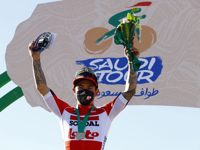 Caleb Ewan wint openingsetappe Saudi Tour na indrukwekkend teamwork