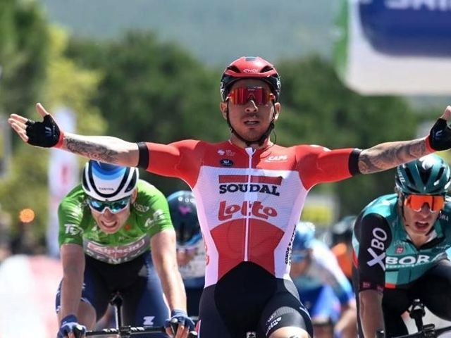 Caleb Ewan powers to uphill stage victory at Tour of Turkey