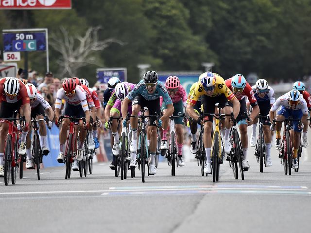Arnaud De Lie impresses with 4th place at Bretagne Classic Ouest-France