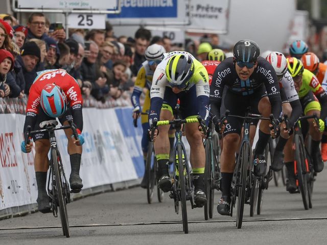 Caleb Ewan second after tight sprint at GP Monseré