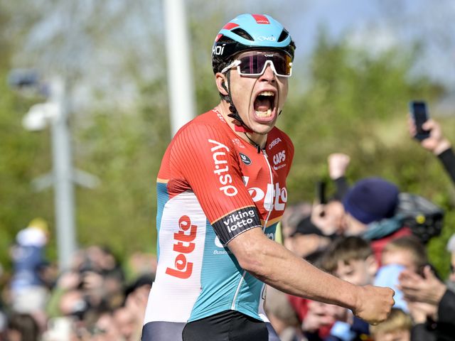 Arnaud De Lie immediately strikes at comeback