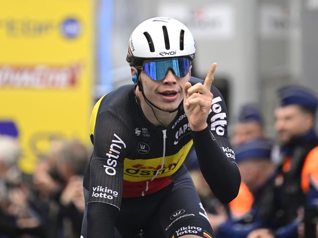 Arnaud De Lie impressively sprints to win in Binche