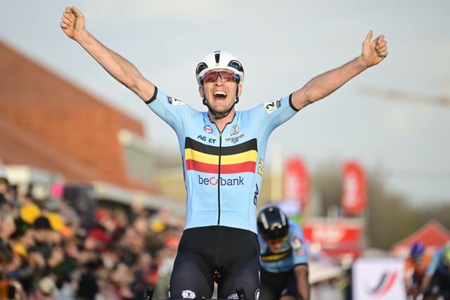 Toon Aerts crowns himself European cyclocross champion