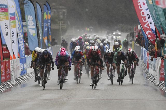 Mathieu Kockelmann wins second stage of Étoile de Bessèges after thrilling sprint