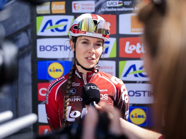 Na nog geen maand in het peloton: Sandrine Tas sprint naar derde plaats in de Simac Omloop der Kempen