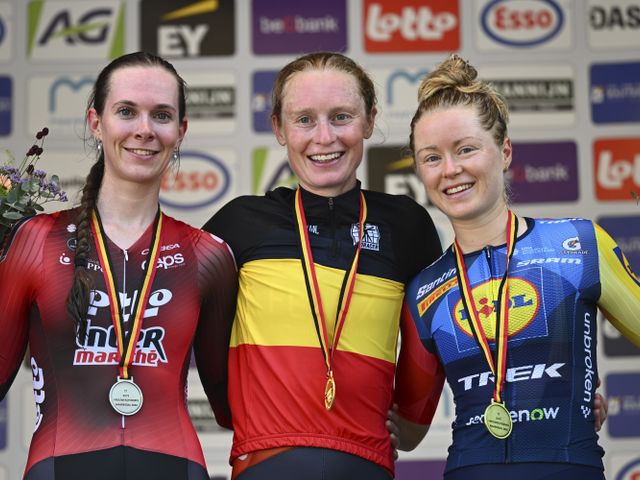 Zilveren medaille voor Sandrine Tas op BK tijdrijden