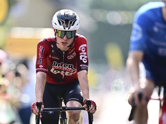 Balende Lennert Van Eetvelt mee in sterke vlucht van rit 9 in de Tour de France