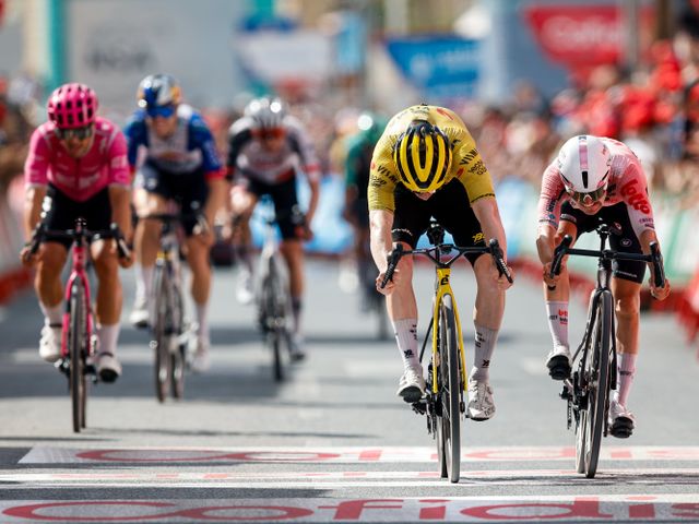 Jarno Widar vierde in snikhete dertiende rit van de Vuelta