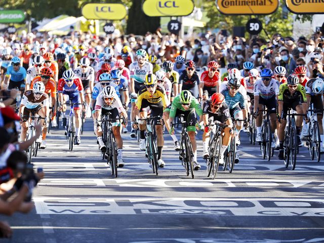  Caleb Ewan claims second Tour de France stage win in Poitiers