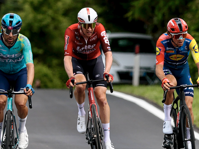 Toon Aerts maakt indruk in vlucht met favorieten, Lennert Van Eetvelt knap 13de in etappe 9 van de Giro d’Italia