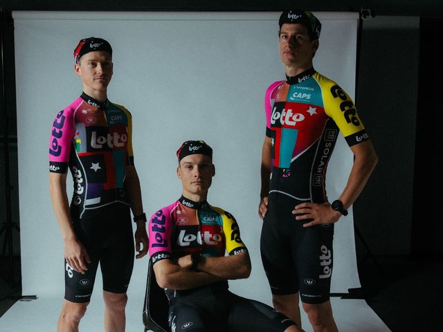 Lotto Cycling Team viert 40 jaar wielergeschiedenis met uniek jubileumshirt