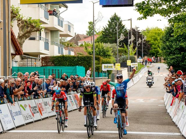 Strong day of Jarno Widar at Alpes Isère Tour
