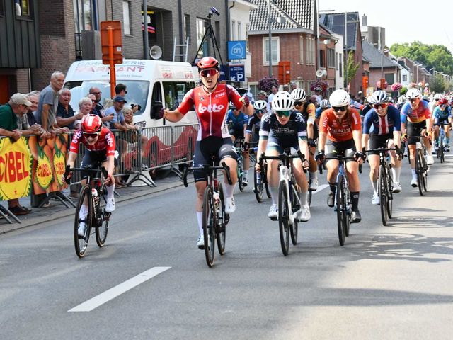 Strong day out for our Lotto Ladies: Katrijn de Clercq wins at GP CHW Beveren