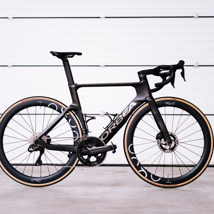RACEBIKE ORBEA ORCA AERO 2026 (zwart met Ultegra) (totale prijs: €3,500.00)