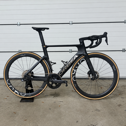 RACEBIKE ORBEA ORCA AERO 2026 (zwart met Ultegra) (totale prijs: €3,500.00)